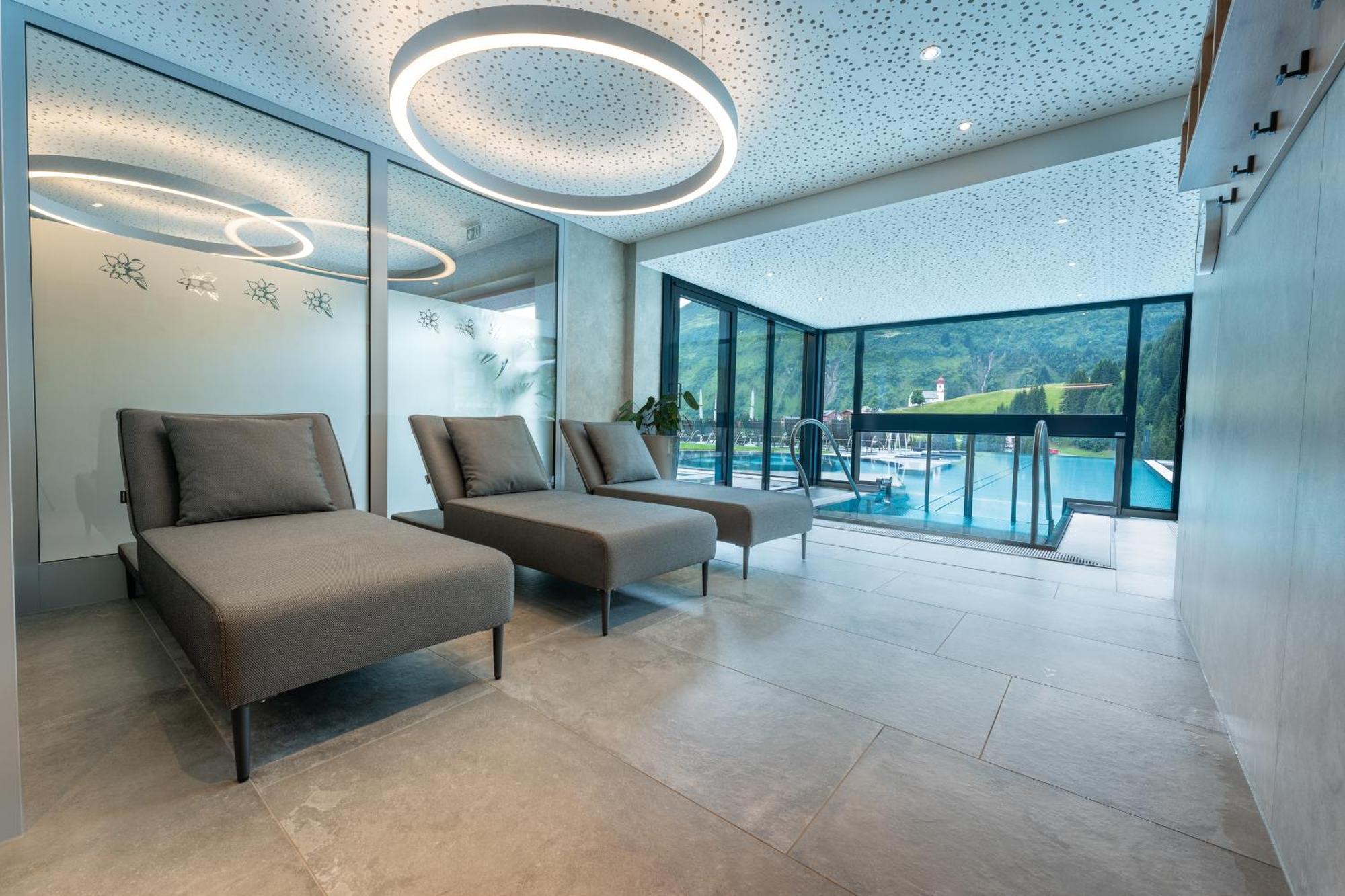 Hotel Alpenblume ดามุลส์ ภายนอก รูปภาพ